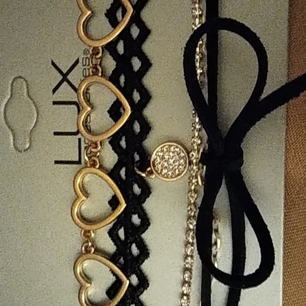 Lux accessories heart  necklace set